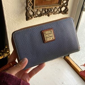 Dooney and bourke wallet